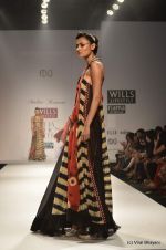 Model walk the ramp for Malini Ramani Show at Wills Lifestyle India Fashion Week 2012 day 4 on 9th Oct 2012 (93).JPG